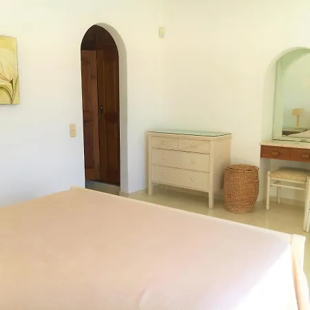 Vivenda Centianes Villa *